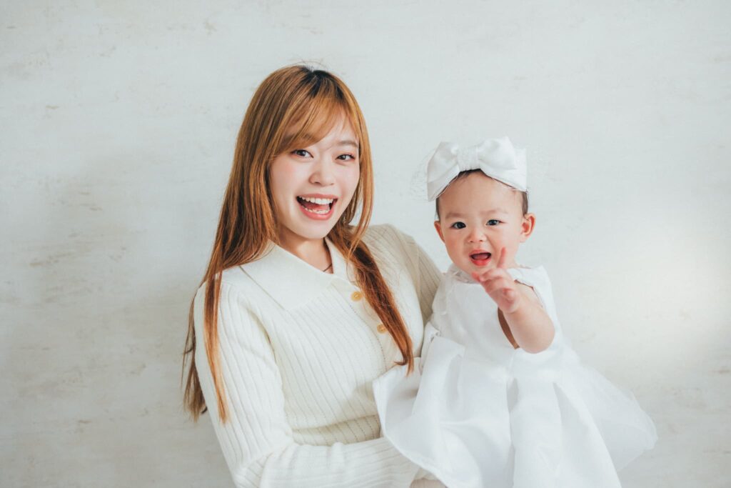 嘉島町のフォトスタジオ、ルルスナップのスタジオで撮影した赤ちゃんとママの写真